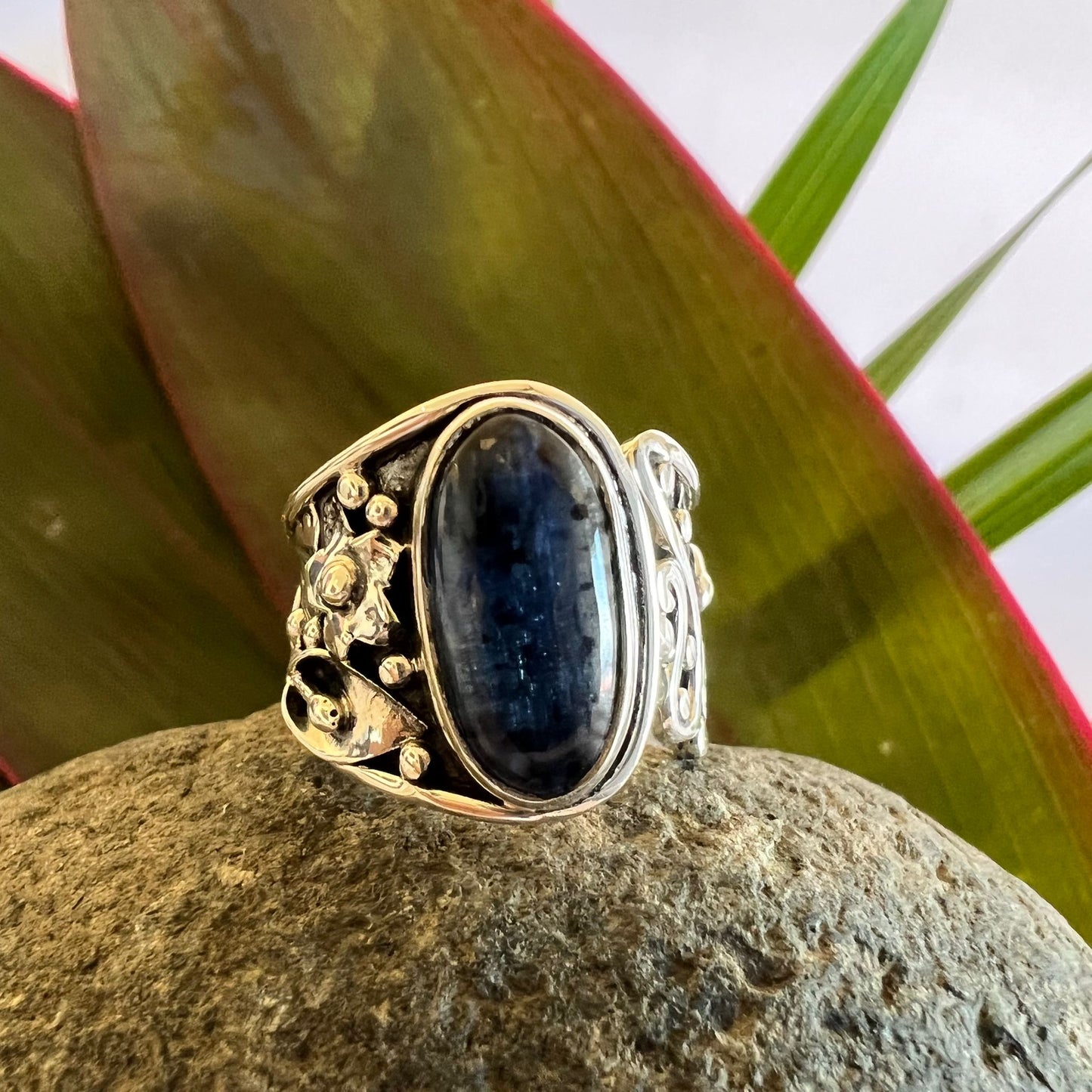 Size 5.5 950 Silver Tanzanita Ring