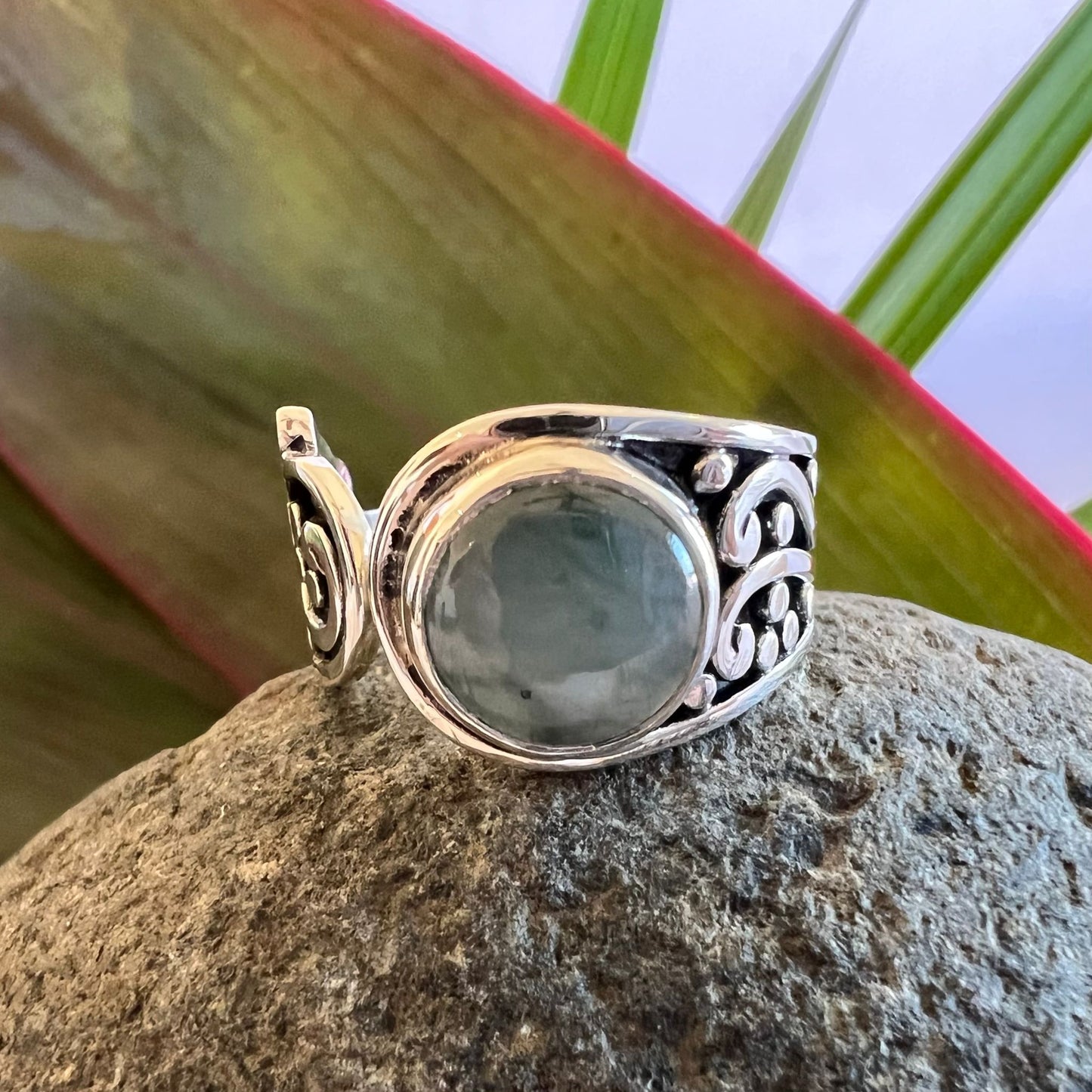 Size 8.5 950 Silver Jade Azul Ring