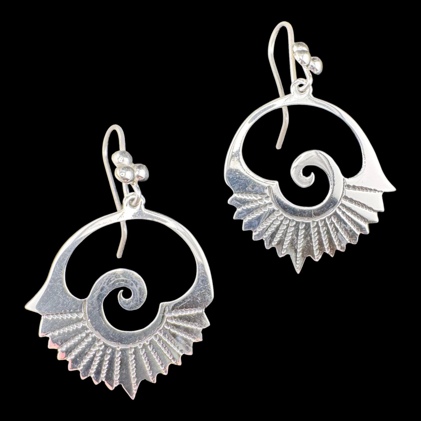 Caracol drop earrings