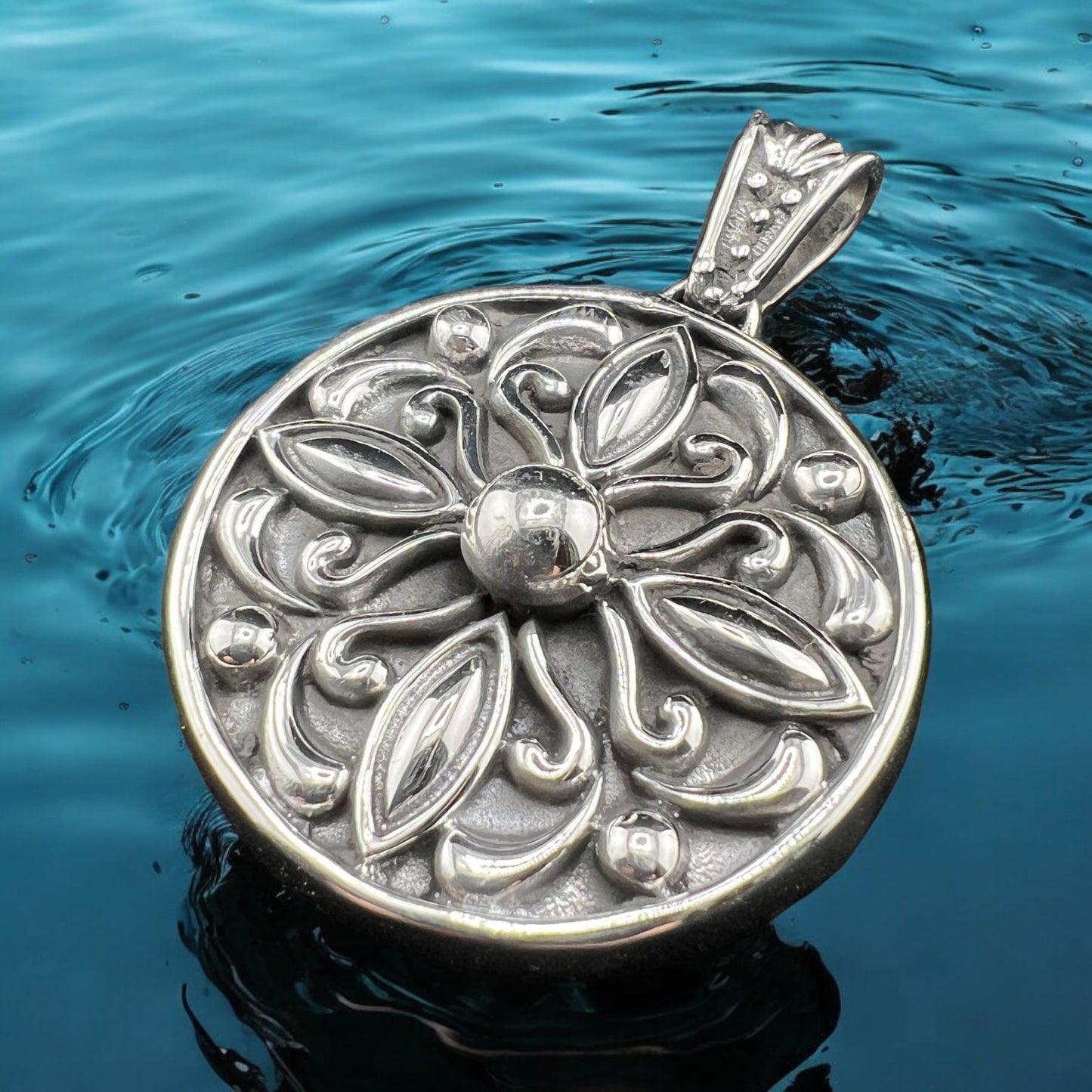 .925 Silver Pendant Round Medallion 35mm x 35mm