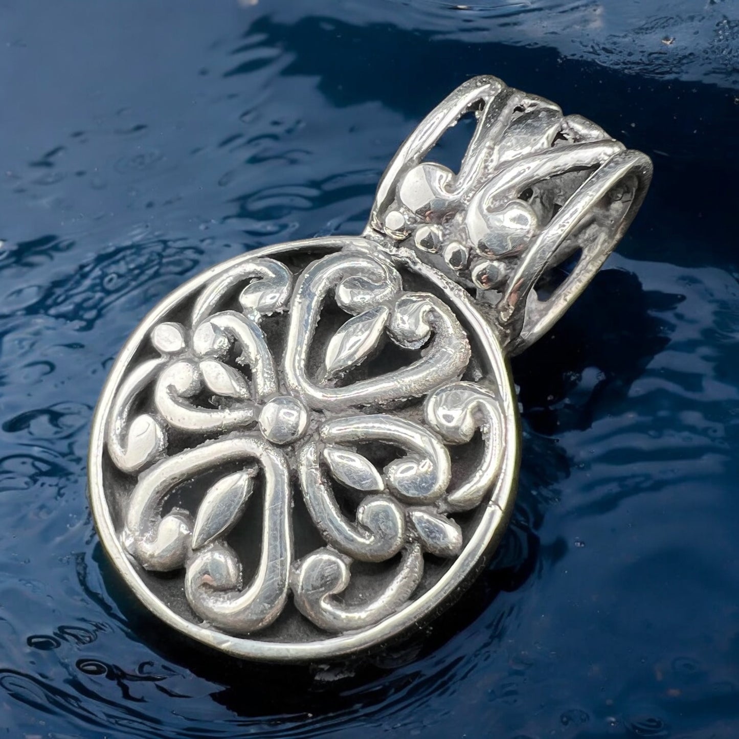 .925 Silver Pendant Round Medallion 23mm x 30mm