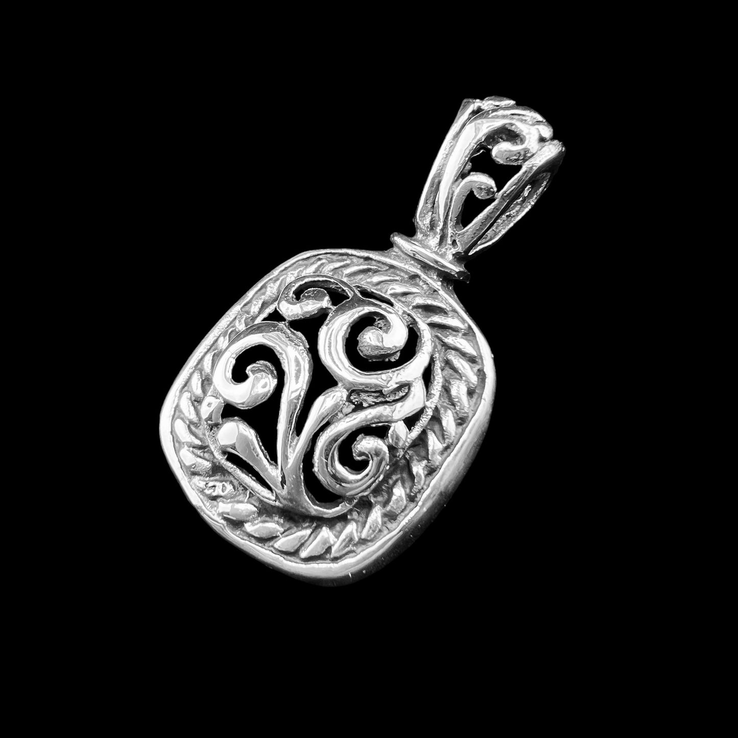 .925 Silver Pendant 20mm x 30mm