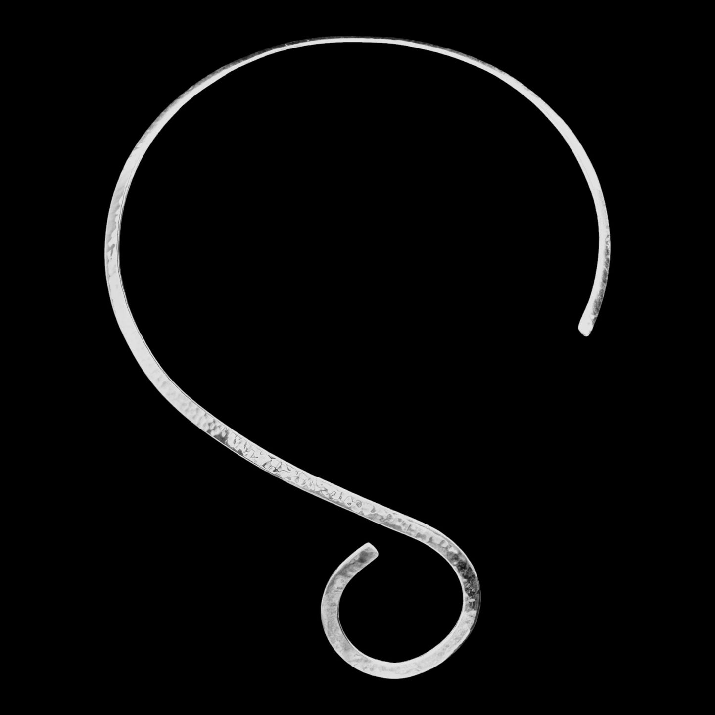 Hammered S-Shape Choker