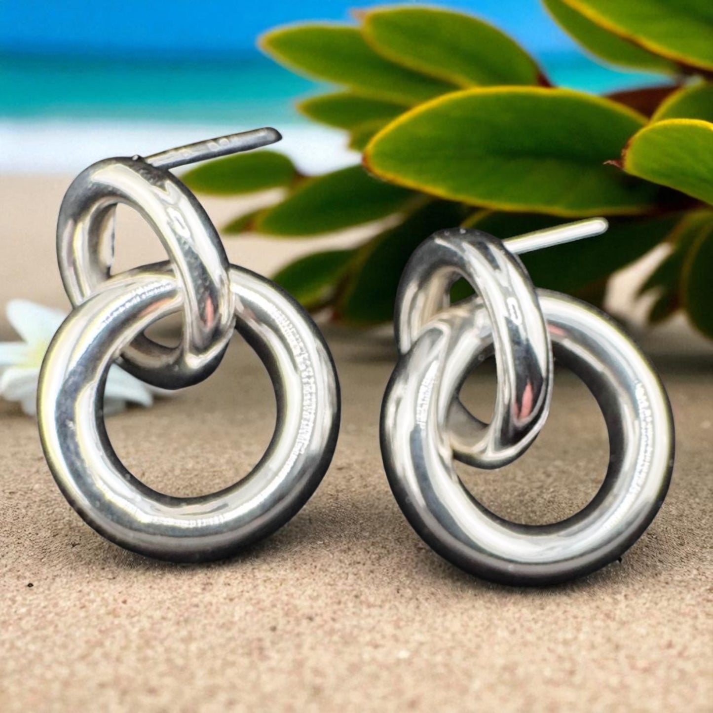 Interlocking Round Stud Earrings