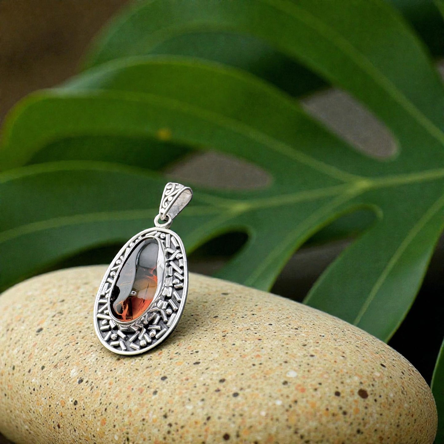 Oval Ambar