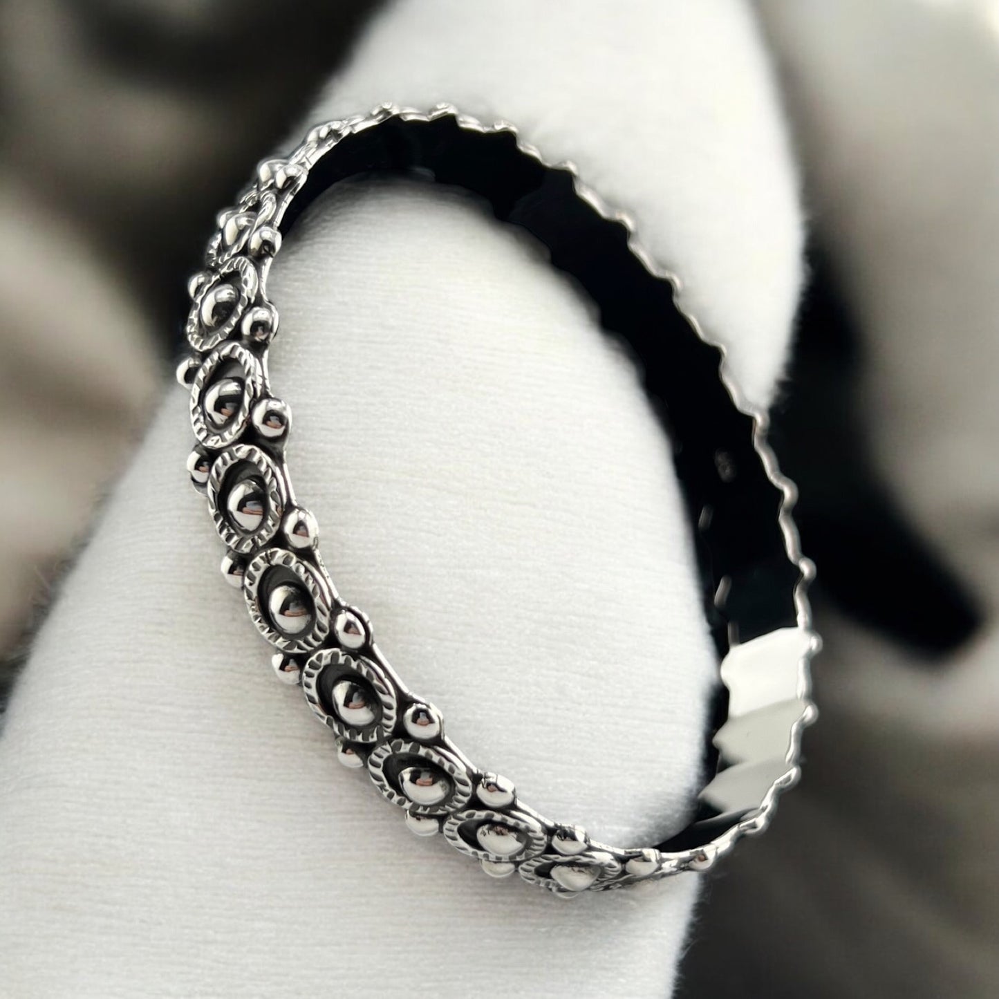 Sterling Silver .925 Bangle Bracelet 65mmx8mm Bolitas Flower