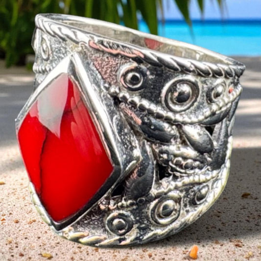 Patterned Band w/Red Stone Ring