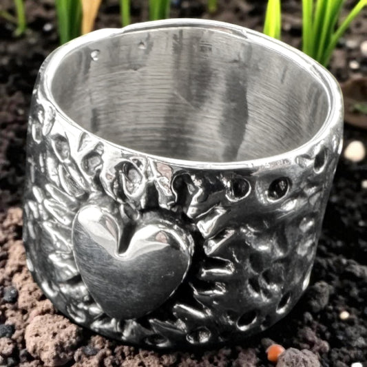 Sacred Heart Band Ring 14mm